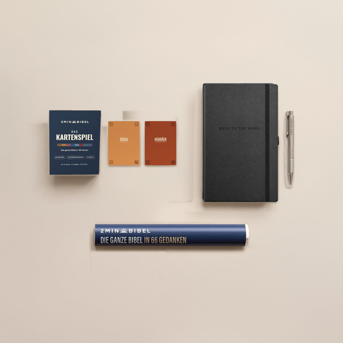 Paket Kartenspiel + Notizbuch + LAMY-Stift: Kartenspiel, Poster, Notizbuch Back to the Word und LAMY-Stift (KI-Visualisierung auf Basis unserer Druckdateien)